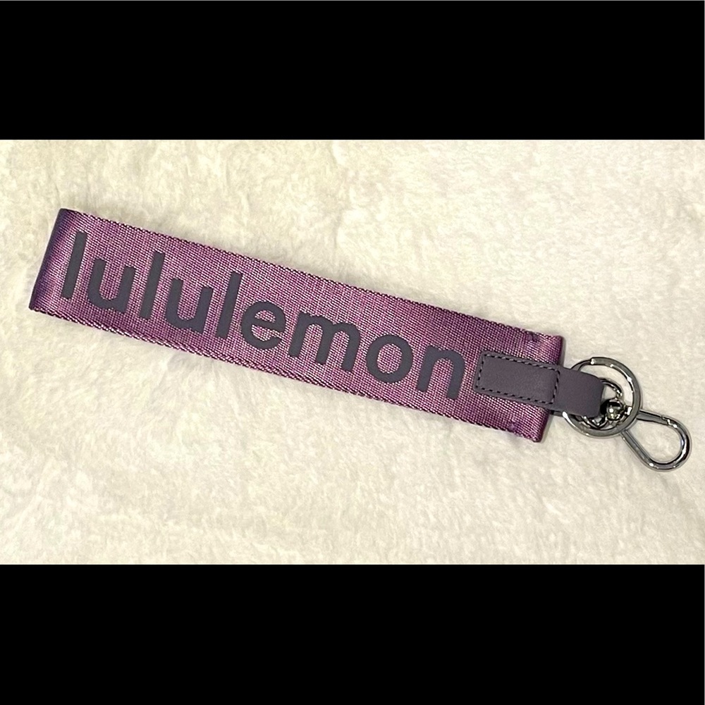 Lululemon Never Lost Keychain Purple 💜